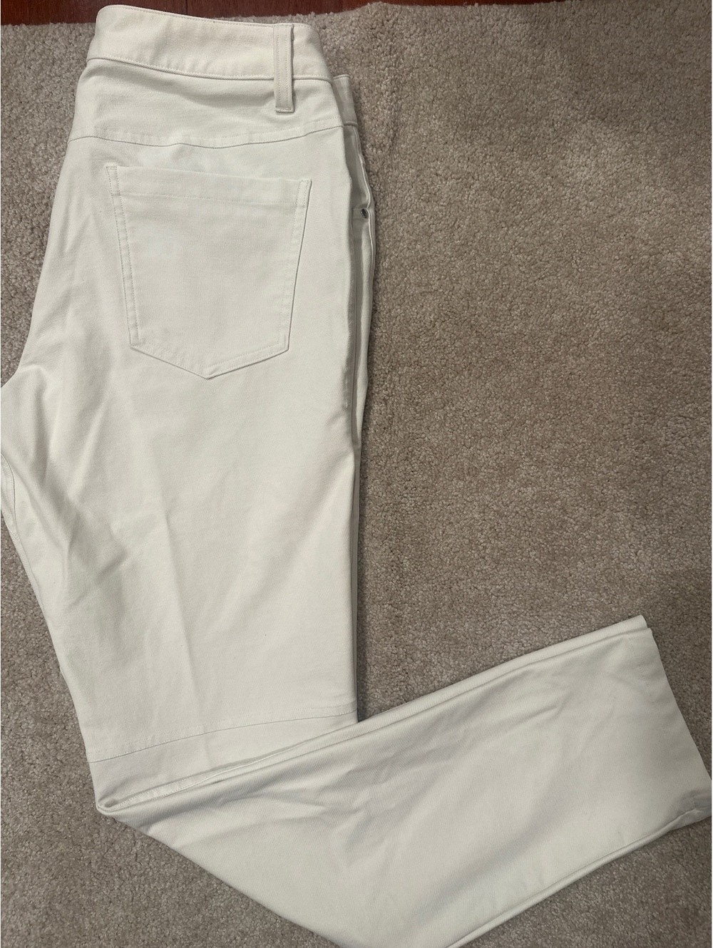 (1)Lululemon Women's Cream Colored Pants Size 31